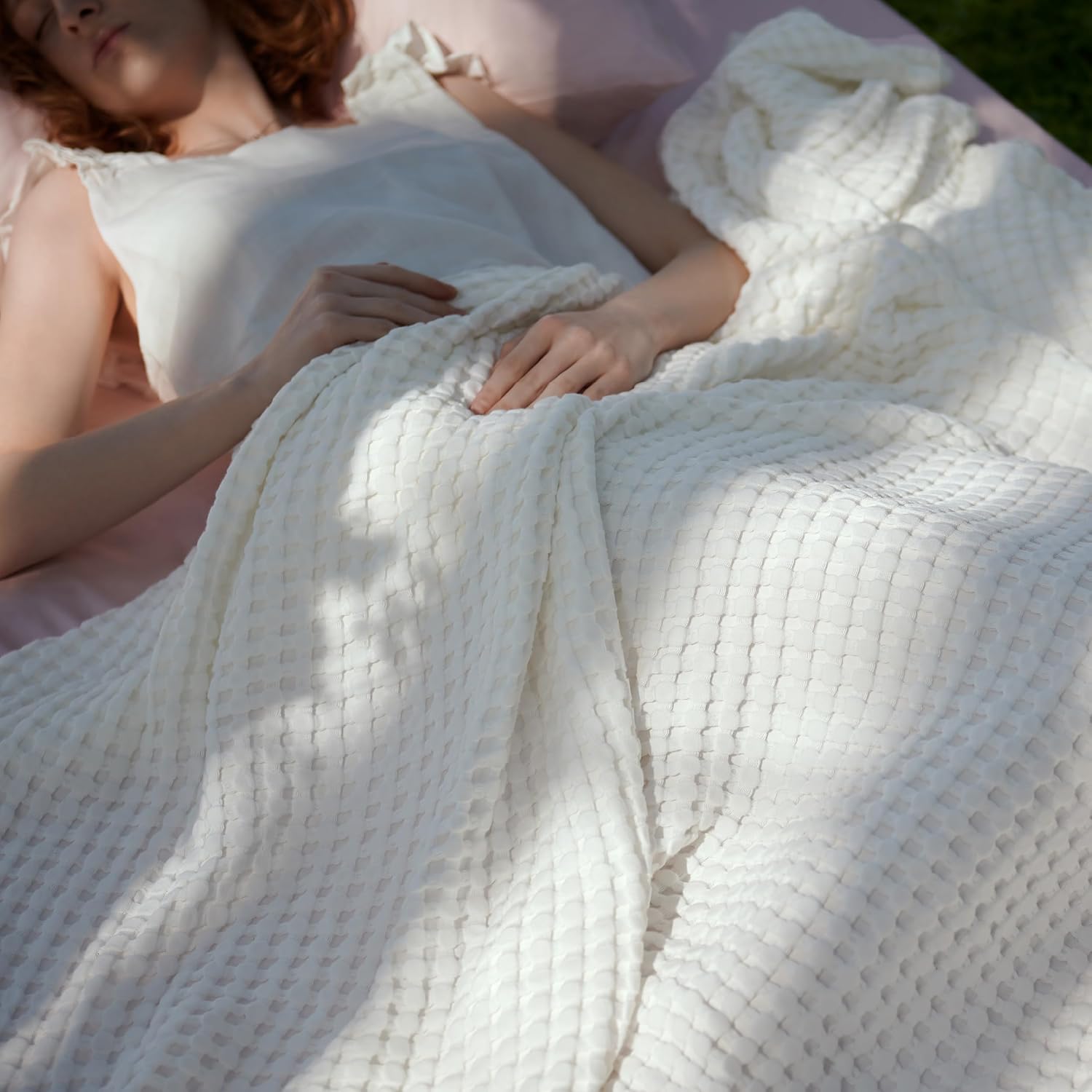 Bedsure Cooling Waffle Blanket for Hot Sleepers Queen